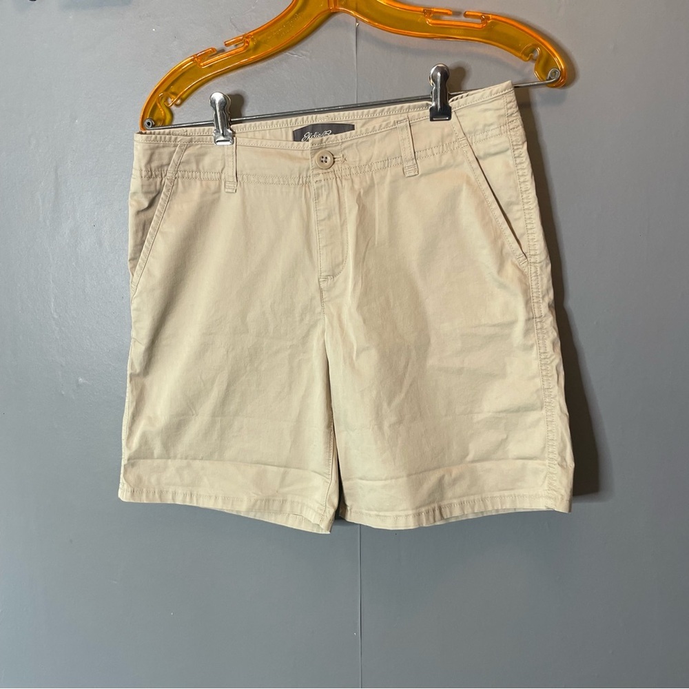 Eddie‎ Bauer Women's Khaki Cotton Shorts 8" inseam size 2
